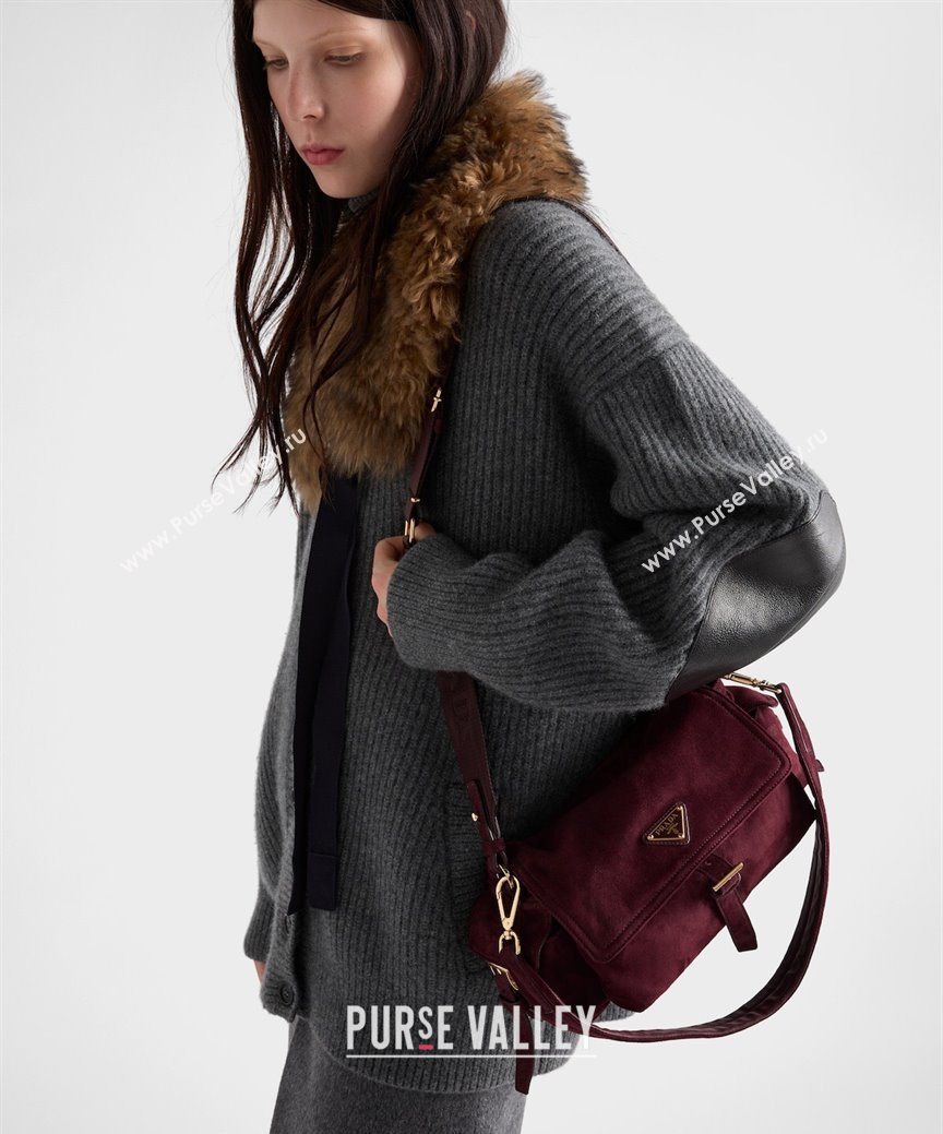 Prada Explore medium suede shoulder bag with flap Burgundy 2025 1BD394 (YZ-250929032)