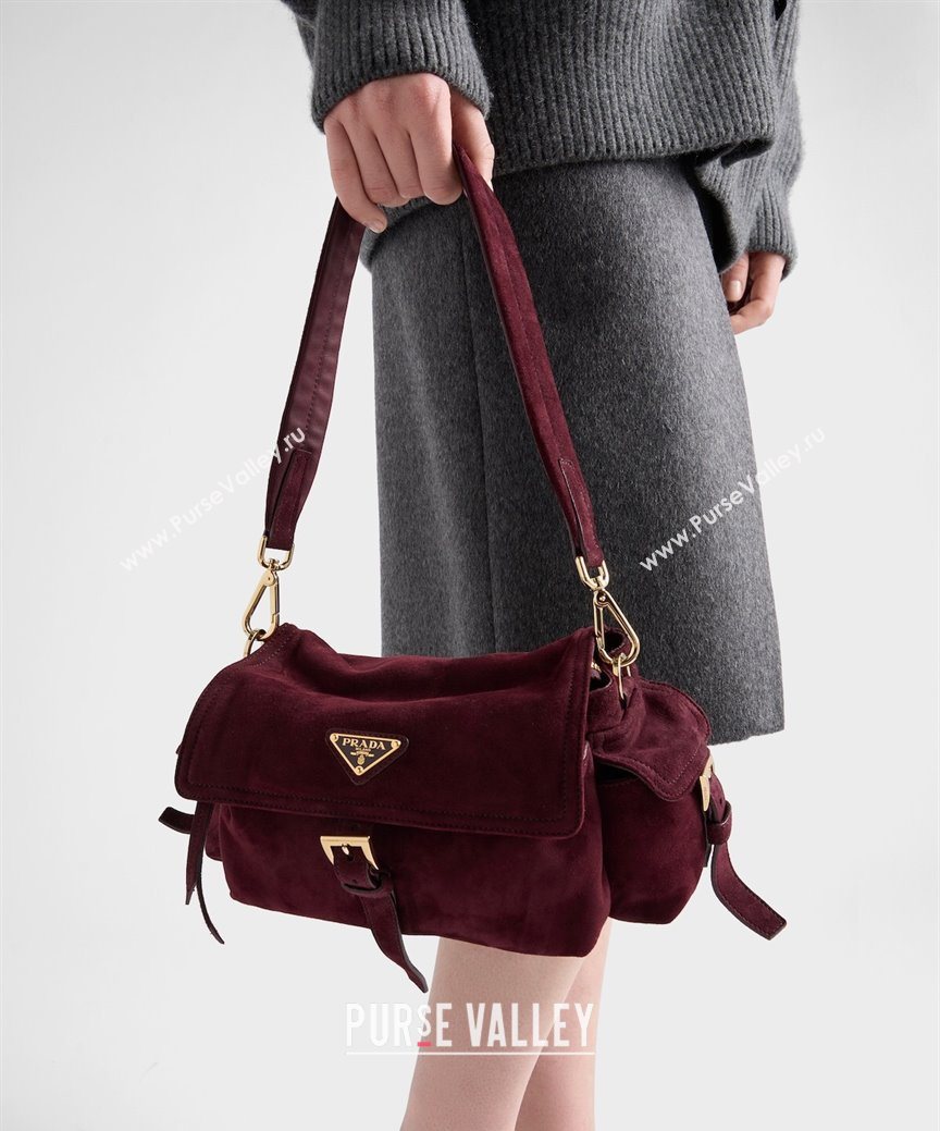 Prada Explore medium suede shoulder bag with flap Burgundy 2025 1BD394 (YZ-250929032)