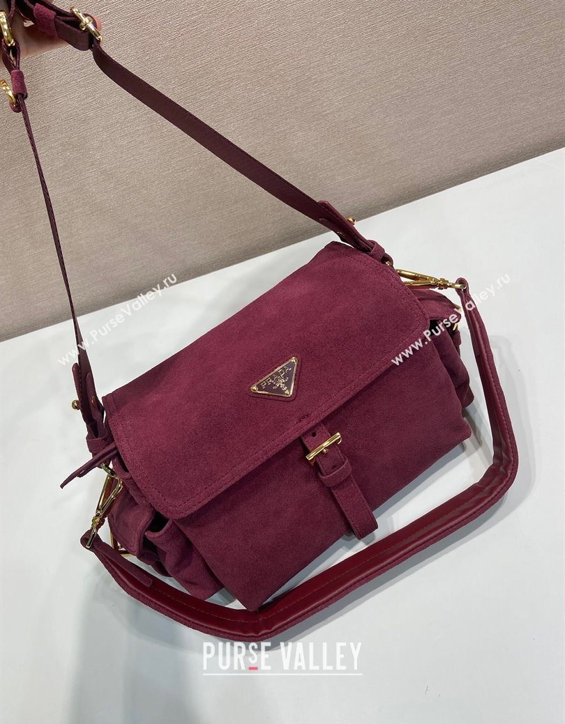 Prada Explore medium suede shoulder bag with flap Burgundy 2025 1BD394 (YZ-250929032)
