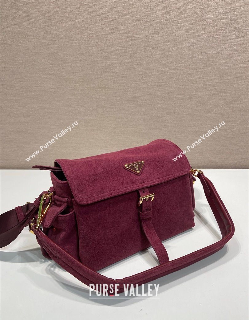 Prada Explore medium suede shoulder bag with flap Burgundy 2025 1BD394 (YZ-250929032)
