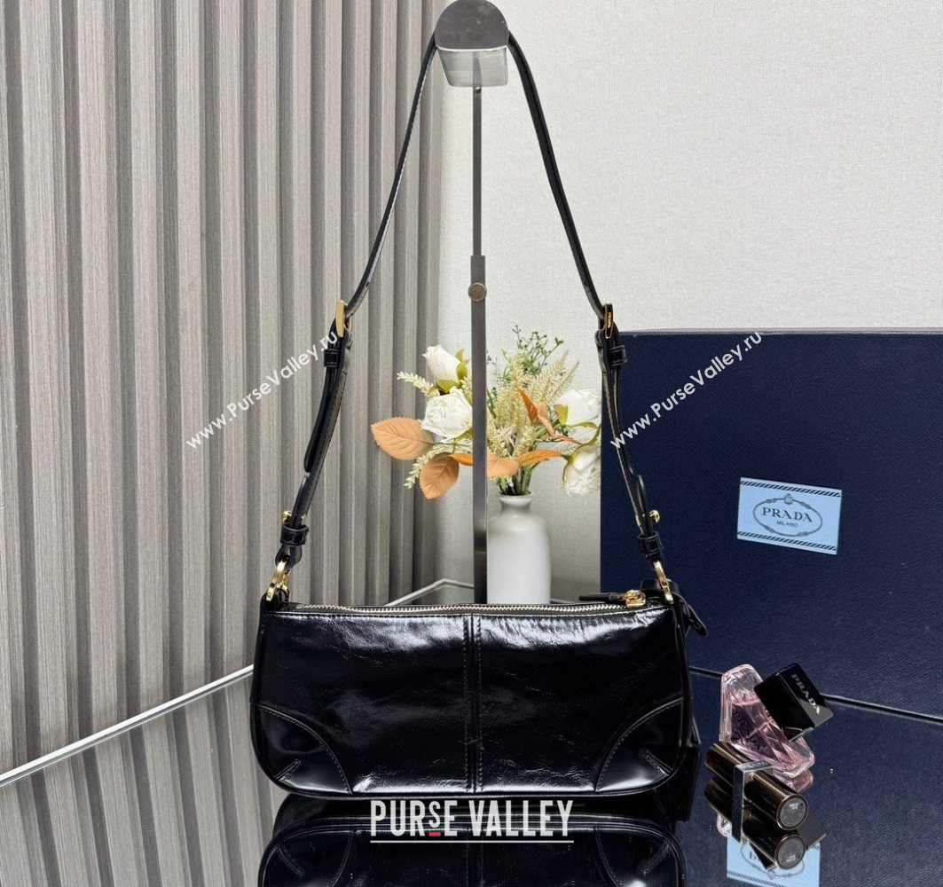 Prada Re-Edition 2002 medium leather shoulder bag 1BC221 Black 2025 (YZ-251121089)