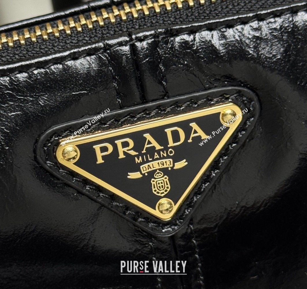 Prada Re-Edition 2002 medium leather shoulder bag 1BC221 Black 2025 (YZ-251121089)