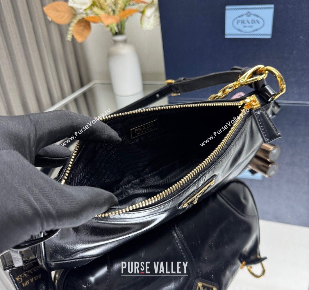 Prada Re-Edition 2002 medium leather shoulder bag 1BC221 Black 2025 (YZ-251121089)