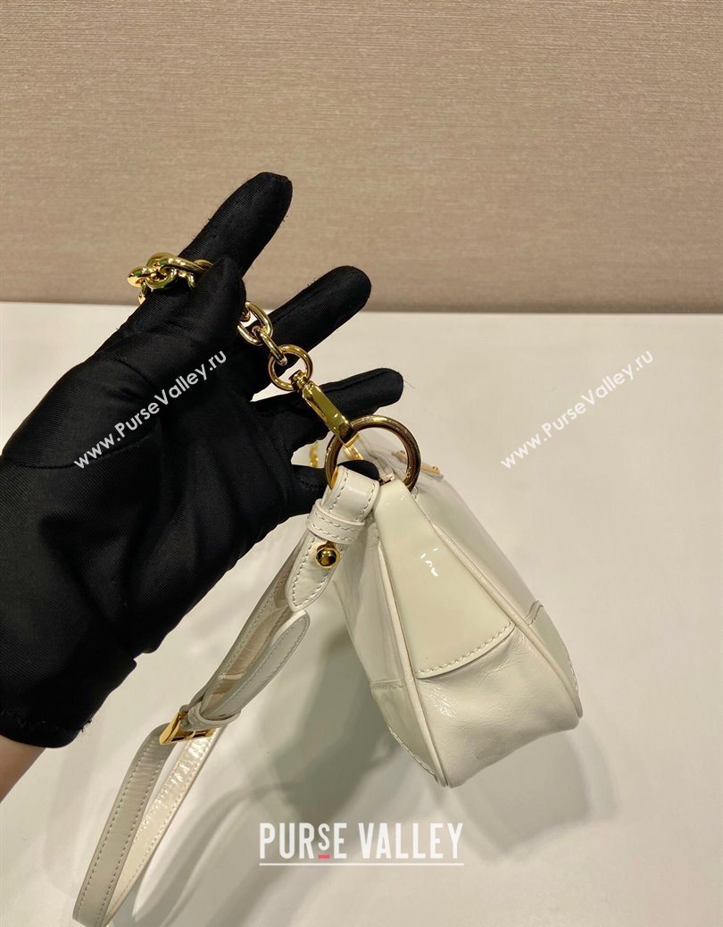 Prada Re-Edition 2002 medium leather shoulder bag 1BC221 White 2025 (YZ-251121090)