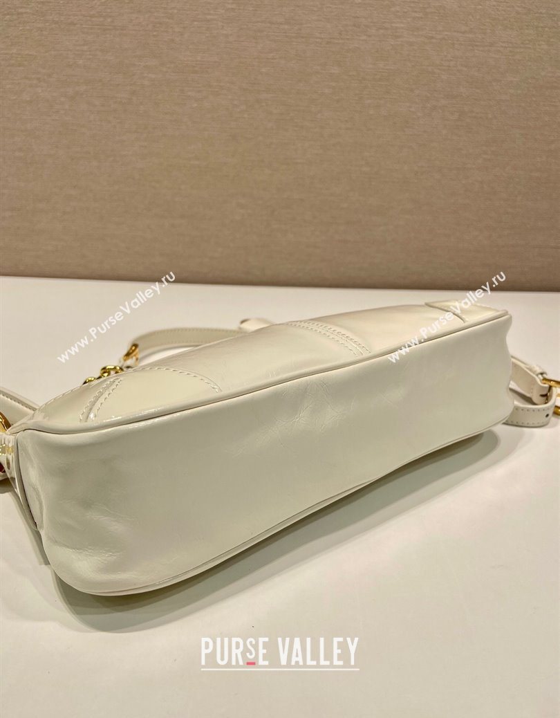 Prada Re-Edition 2002 medium leather shoulder bag 1BC221 White 2025 (YZ-251121090)