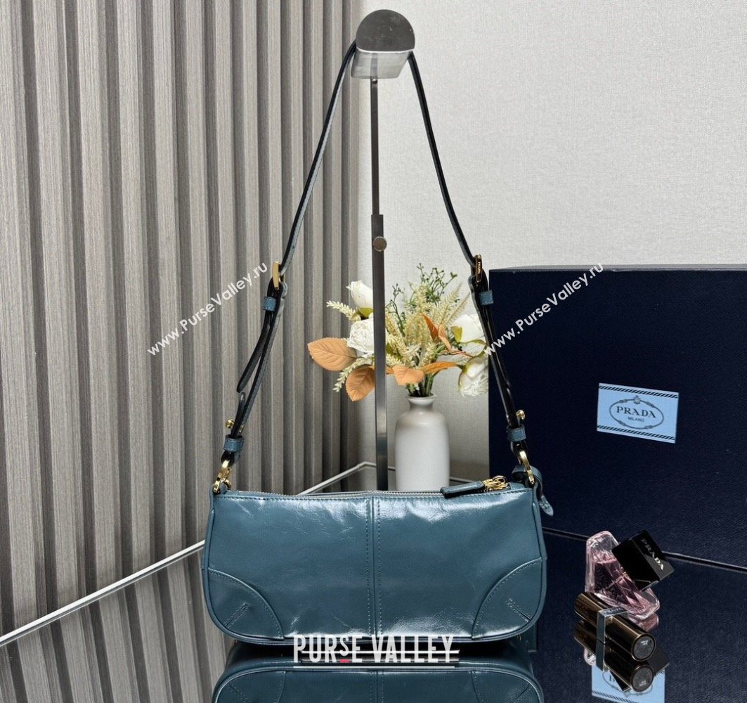 Prada Re-Edition 2002 medium leather shoulder bag 1BC221 Green 2025 (YZ-251121088)