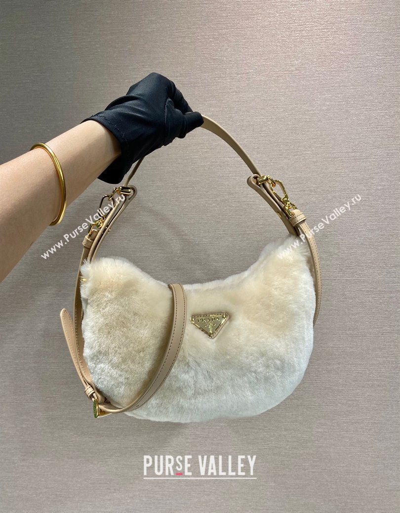 Prada Arque shearling and leather shoulder bag ecru Beige 2025 1BC194 (YZ-251122006)