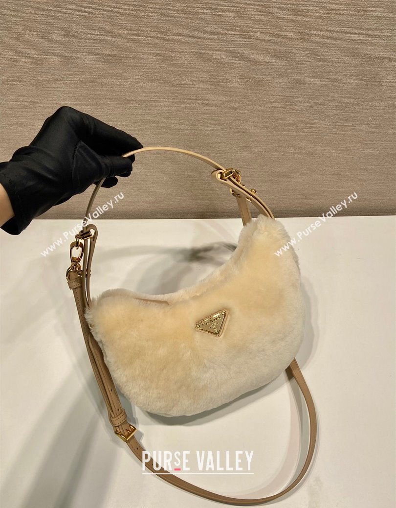 Prada Arque shearling and leather shoulder bag ecru Beige 2025 1BC194 (YZ-251122006)