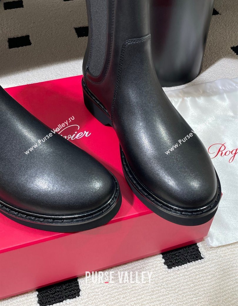 Roger Vivier Viv Rangers Flat Chelsea Booties in Calfskin Leather with Metal Buckle Black 2025 RV121205 (KL-251212041)