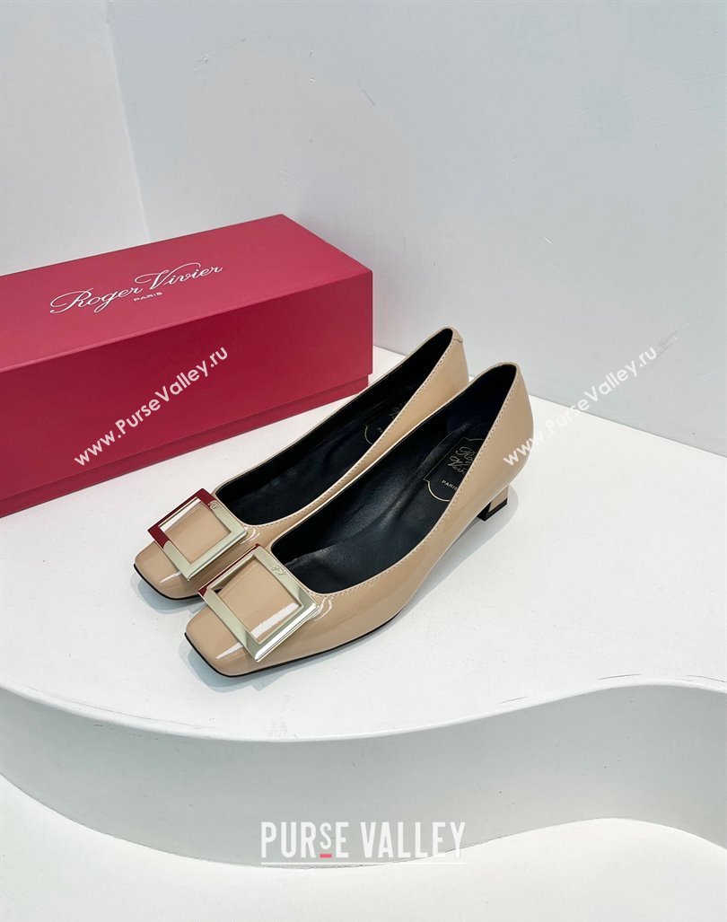 Roger Vivier Trompette Metal Buckle Pumps 4.5cm in Patent Leather Beige 2024 0611 (KL-240611142)