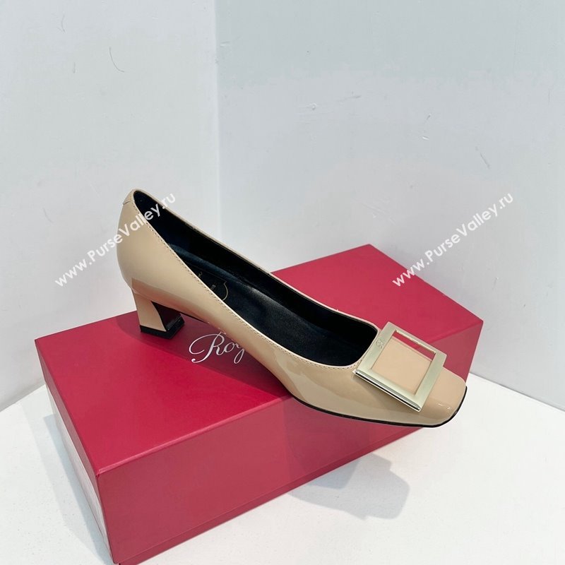 Roger Vivier Trompette Metal Buckle Pumps 4.5cm in Patent Leather Beige 2024 0611 (KL-240611142)