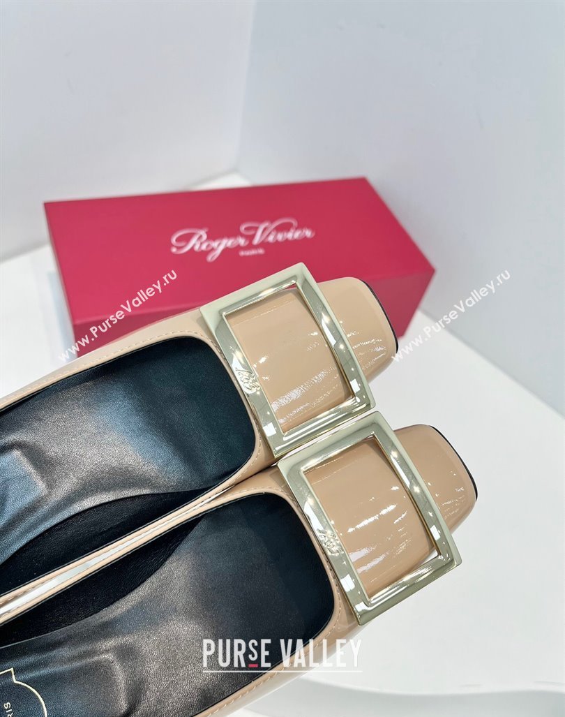 Roger Vivier Trompette Metal Buckle Pumps 4.5cm in Patent Leather Beige 2024 0611 (KL-240611142)