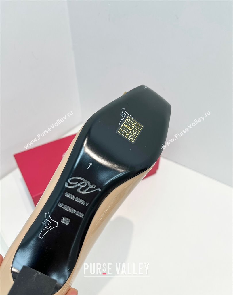 Roger Vivier Trompette Metal Buckle Pumps 4.5cm in Patent Leather Beige 2024 0611 (KL-240611142)