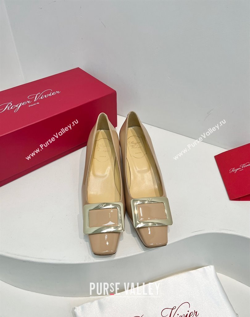 Roger Vivier Belle Vivier Metal Buckle Pumps 4.5cm in Patent Leather Beige 2024 0611 (KL-240611158)