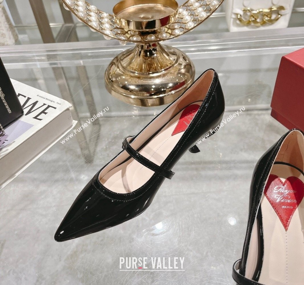 Roger Vivier Mary Jane Virgule Pumps 4.5cm in patent leather Black 2024 (MD-240704052)