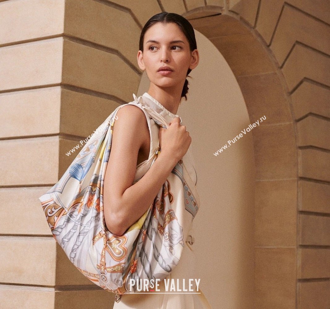 Hermes Harnais de Coeur Silk Square Scarf 90x90cm Beige 2024 (A-240403170)