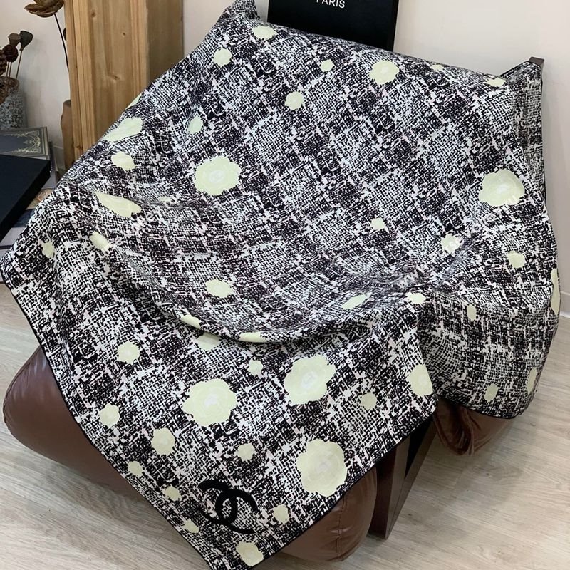 Chanel Cashmere Silk Square Scarf 135x135cm Black 2025 CH111159 (XMN-251111163)