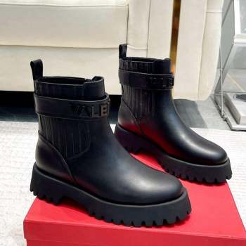 Valentino Calfskin Ankle Boots with Logo Strap Black 2023 VLTN09112 (XL-230910116)