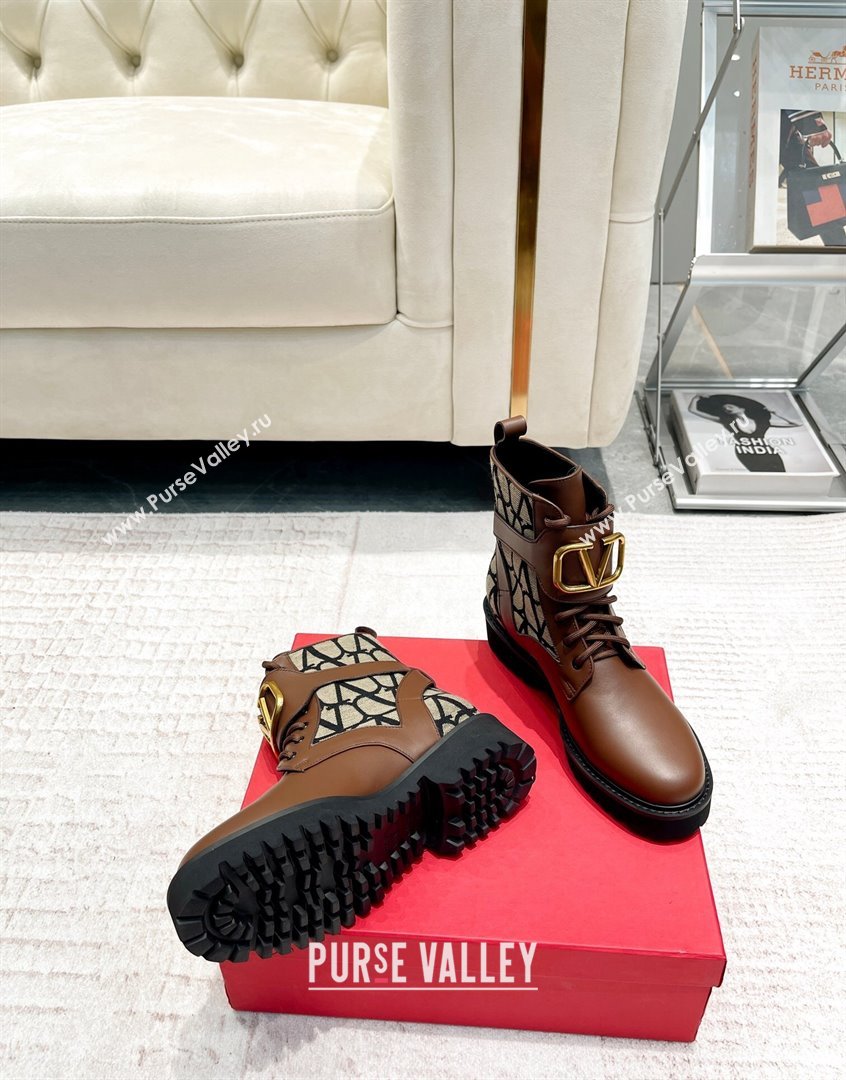 Valentino VLogo Signature Combat Ankle Boots in Leather and Toile Iconographe Fabric Brown 2023 VLTN08284 (XL-230910121)