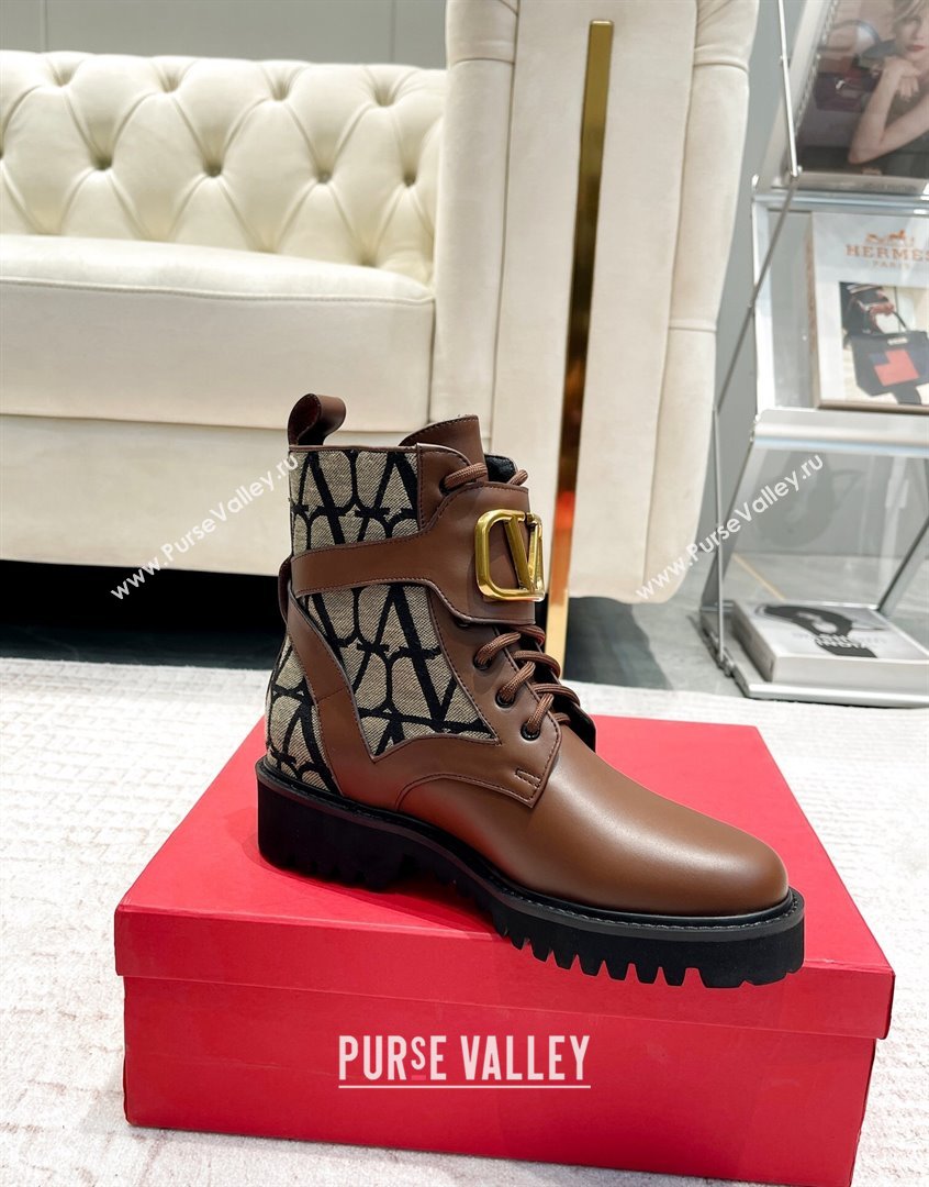 Valentino VLogo Signature Combat Ankle Boots in Leather and Toile Iconographe Fabric Brown 2023 VLTN08284 (XL-230910121)