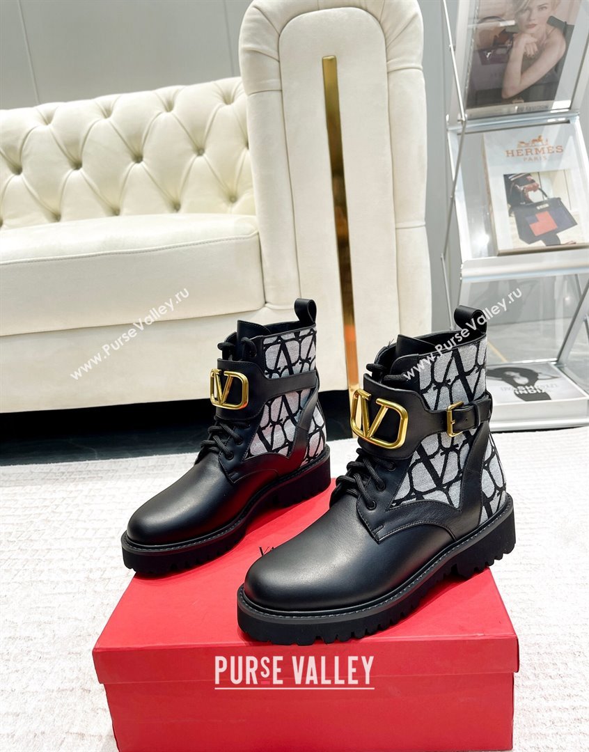 Valentino VLogo Signature Combat Ankle Boots in Calfskin and Toile Iconographe Fabric Black/Grey 2023 VLTN08284 (XL-230910122)