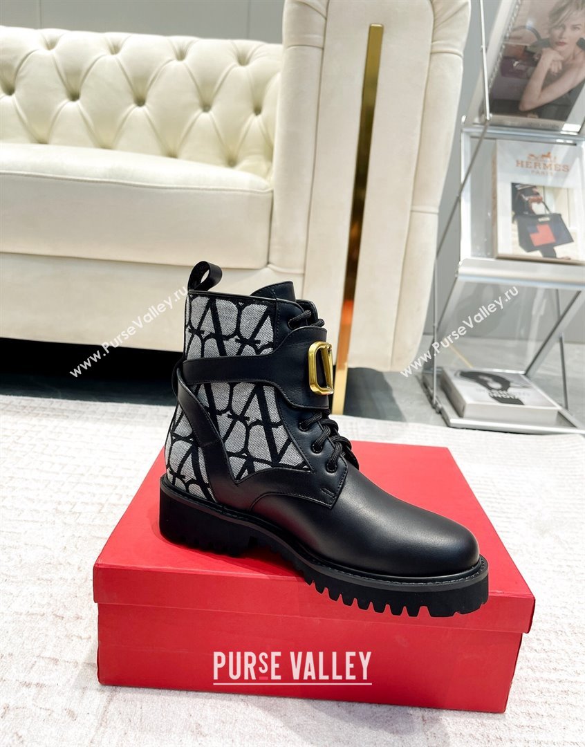 Valentino VLogo Signature Combat Ankle Boots in Calfskin and Toile Iconographe Fabric Black/Grey 2023 VLTN08284 (XL-230910122)