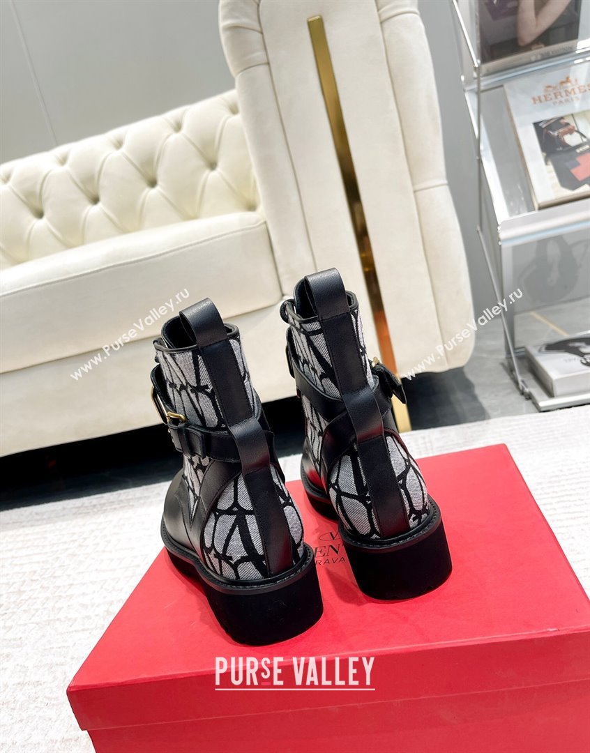 Valentino VLogo Signature Combat Ankle Boots in Calfskin and Toile Iconographe Fabric Black/Grey 2023 VLTN08284 (XL-230910122)
