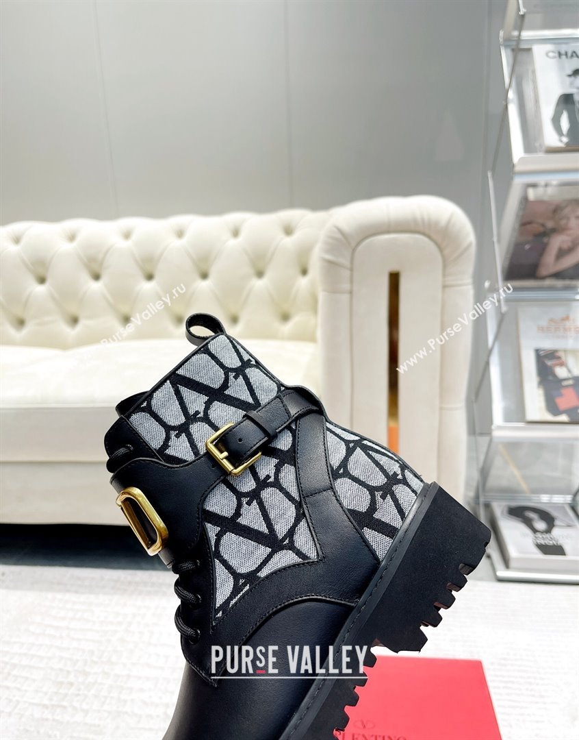 Valentino VLogo Signature Combat Ankle Boots in Calfskin and Toile Iconographe Fabric Black/Grey 2023 VLTN08284 (XL-230910122)