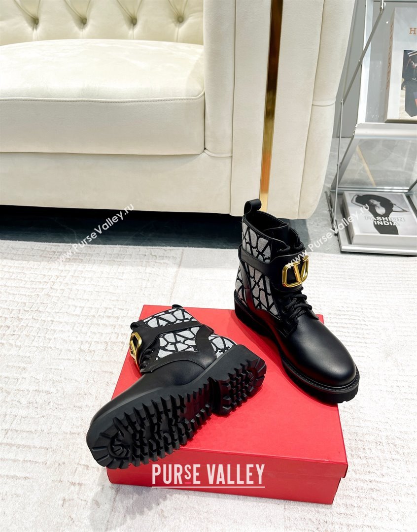 Valentino VLogo Signature Combat Ankle Boots in Calfskin and Toile Iconographe Fabric Black/Grey 2023 VLTN08284 (XL-230910122)