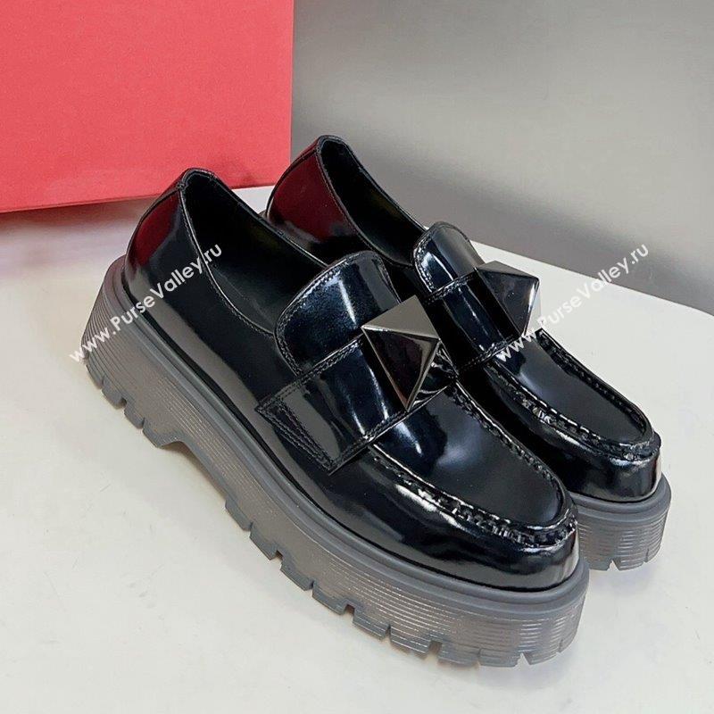 Valentino One Stud Loafers in Calfskin Black 2023 VLTN09113 (MD-230910126)