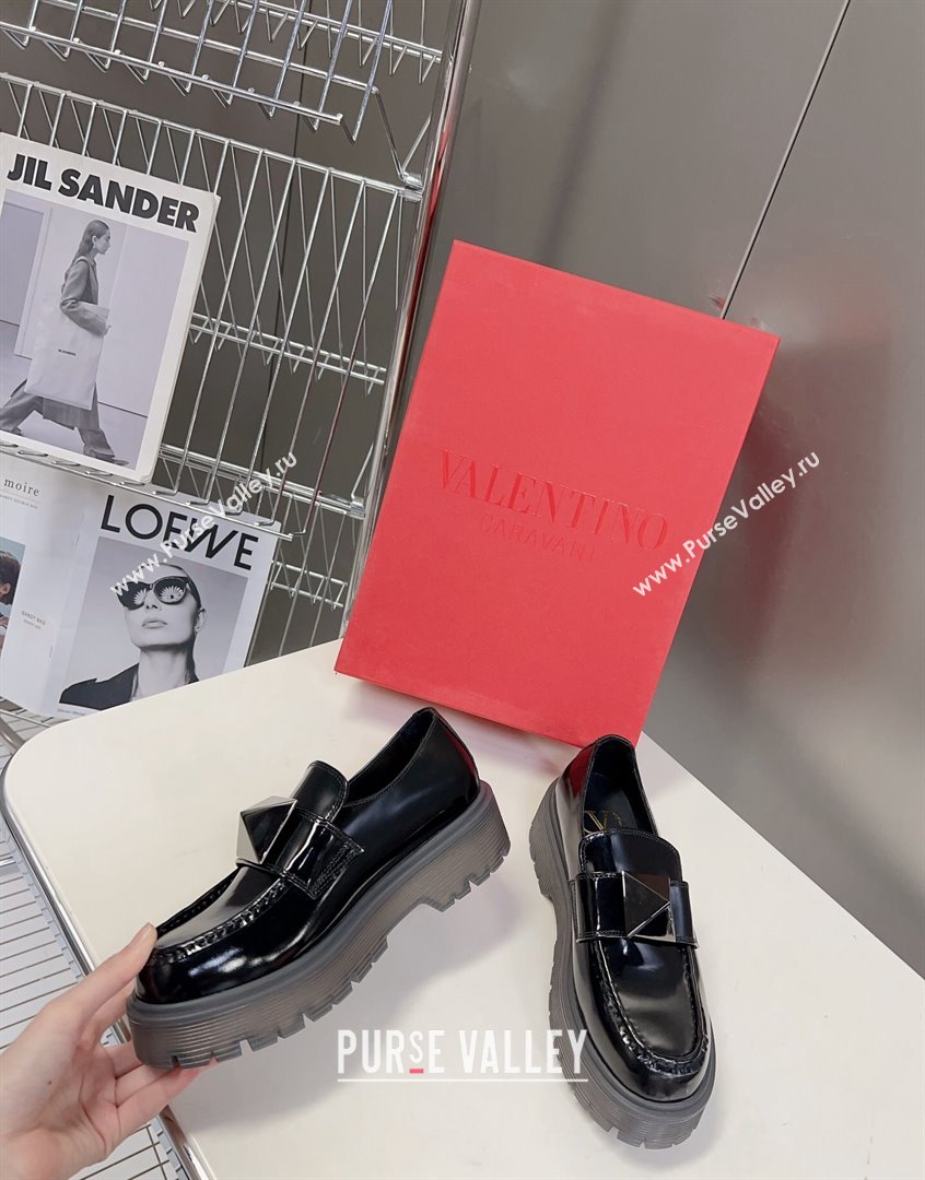 Valentino One Stud Loafers in Calfskin Black 2023 VLTN09113 (MD-230910126)
