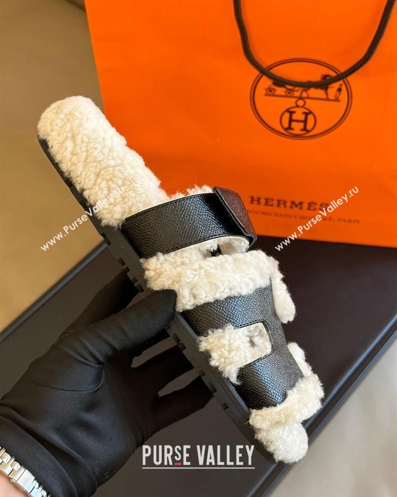 Hermes Chypre Flat Sandals in Palm-Grained Leather Black 2023 1027 (MD-231027017)