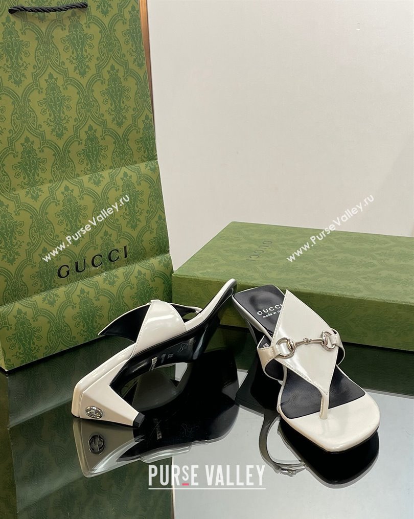 Gucci Horsebit Thong Heel Slide Sandals 5.5cm in Patent Leather 764197 White/Black 2023 (SS-231026115)