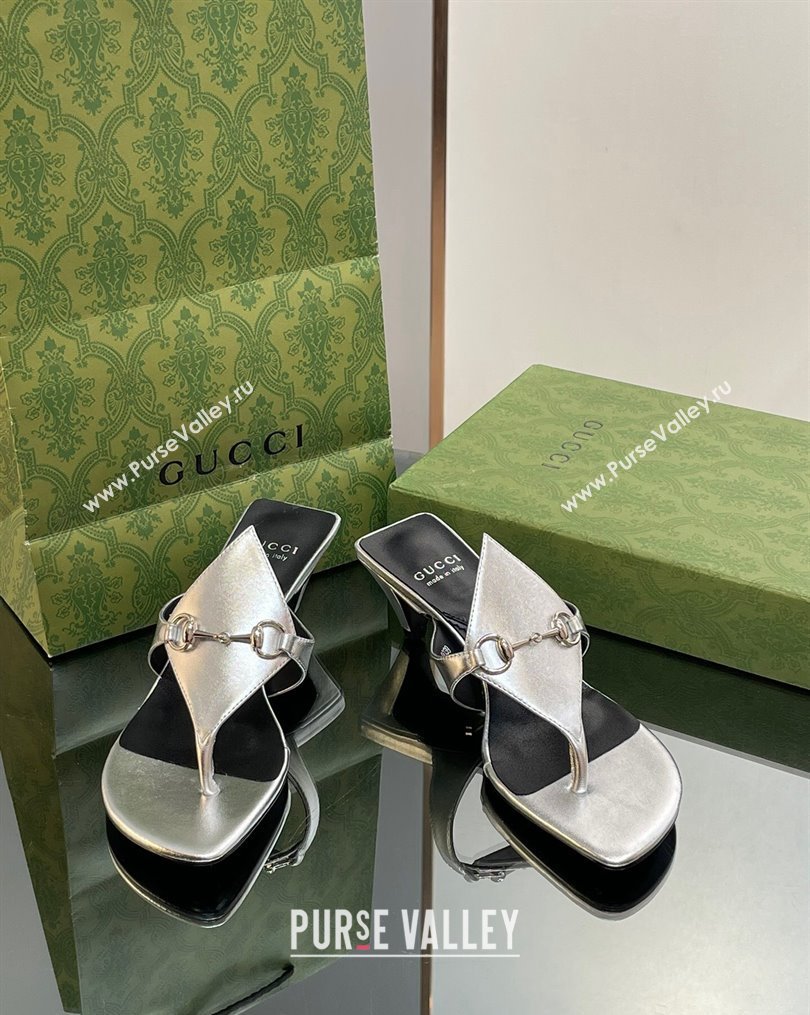 Gucci Horsebit Thong Heel Slide Sandals 5.5cm in Patent Leather 764197 Silver 2023 (SS-231026116)