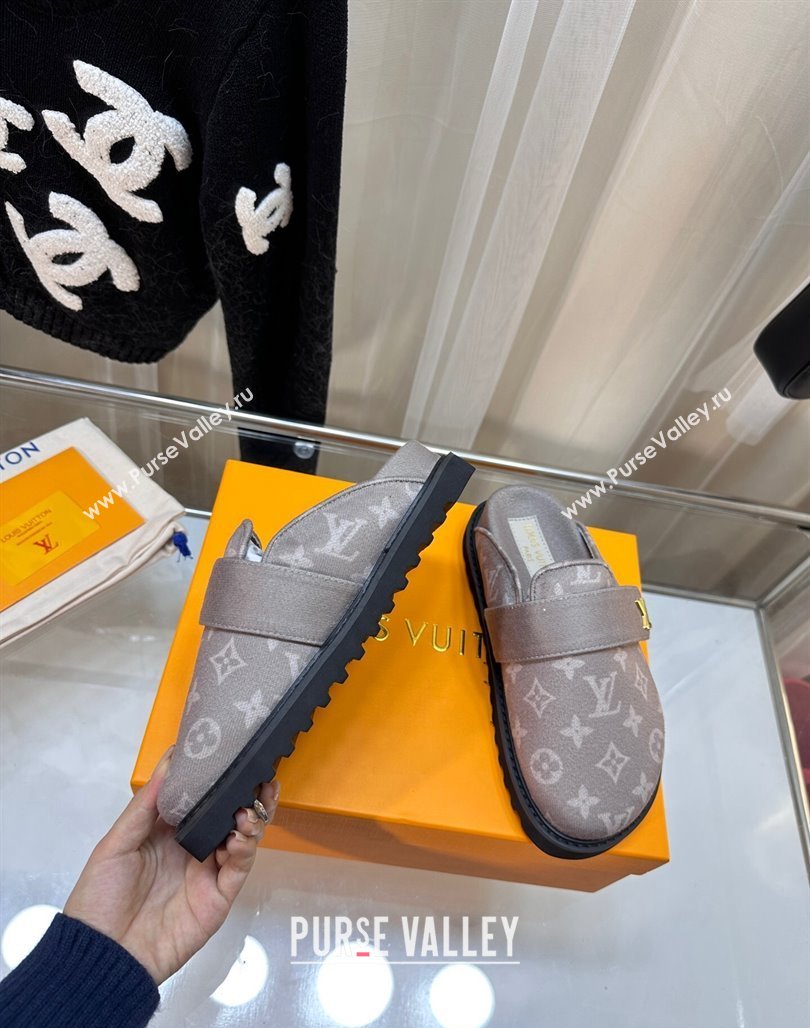 Louis Vuitton LV Cosy Flat Comfort Clog Mules in Monogram Wool Grey 2023 LV11061 (MD-231106067)