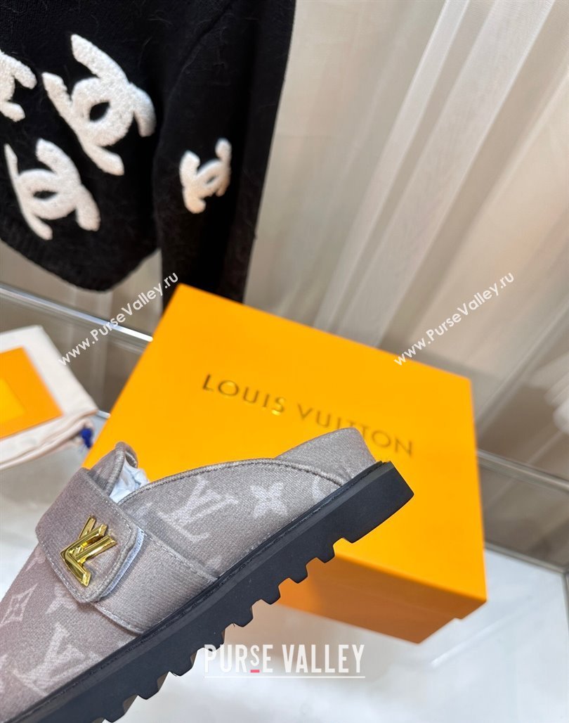 Louis Vuitton LV Cosy Flat Comfort Clog Mules in Monogram Wool Grey 2023 LV11061 (MD-231106067)