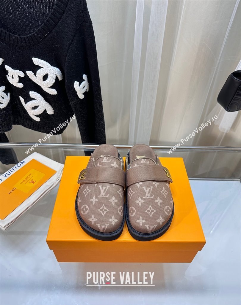 Louis Vuitton LV Cosy Flat Comfort Clog Mules in Monogram Wool Beige 2023 LV11061 (MD-231106070)