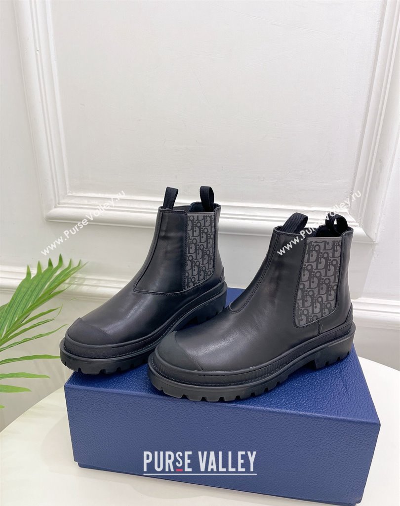 Dior Explorer Ankle Boots in Black Smooth Calfskin and Oblique Motif 2023 (MD-231121087)