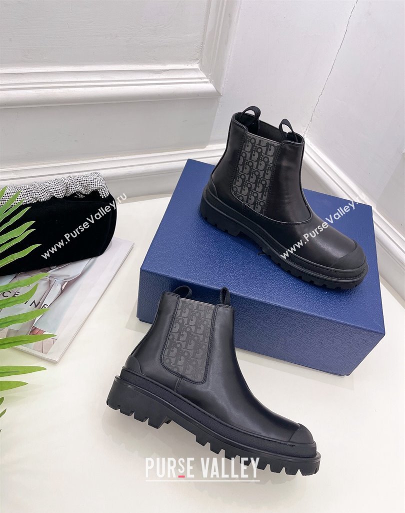 Dior Explorer Ankle Boots in Black Smooth Calfskin and Oblique Motif 2023 (MD-231121087)