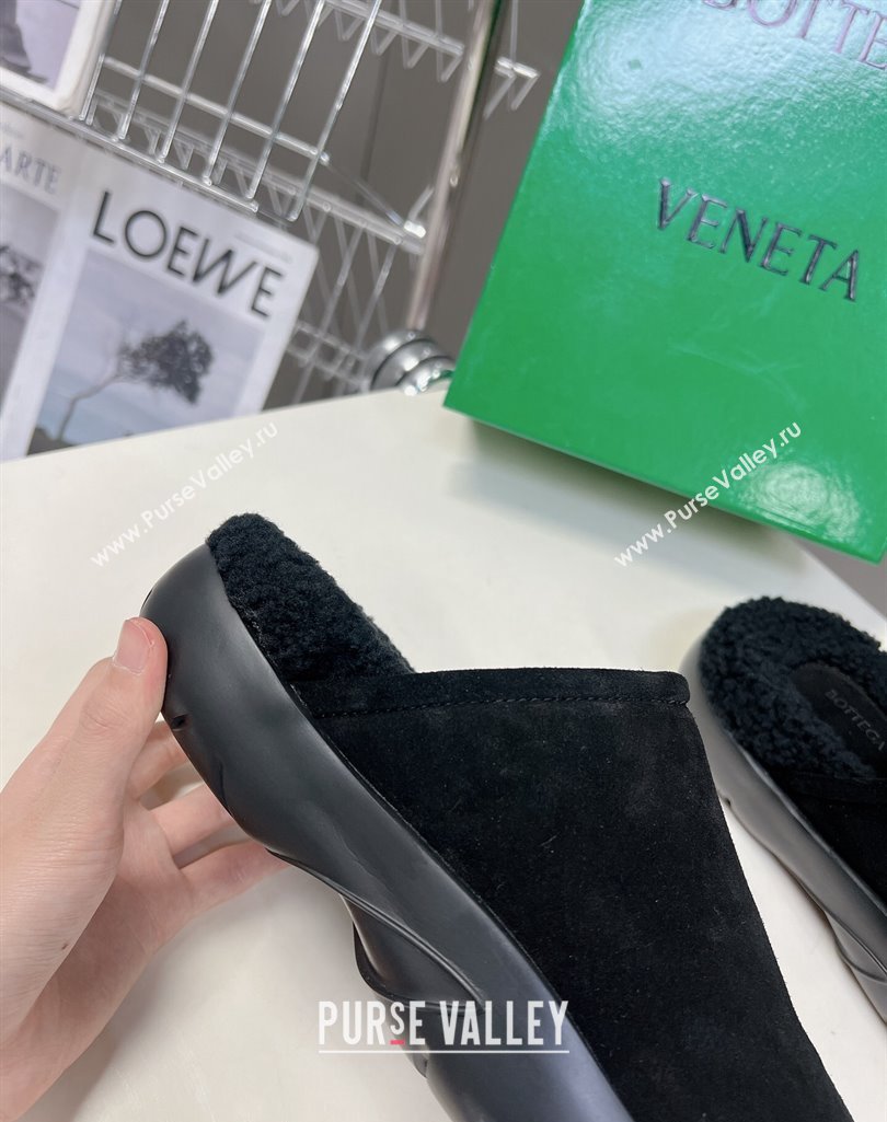 Bottega Veneta Snap Slippers in Suede and Shearling Black 2023 (MD-231121093)