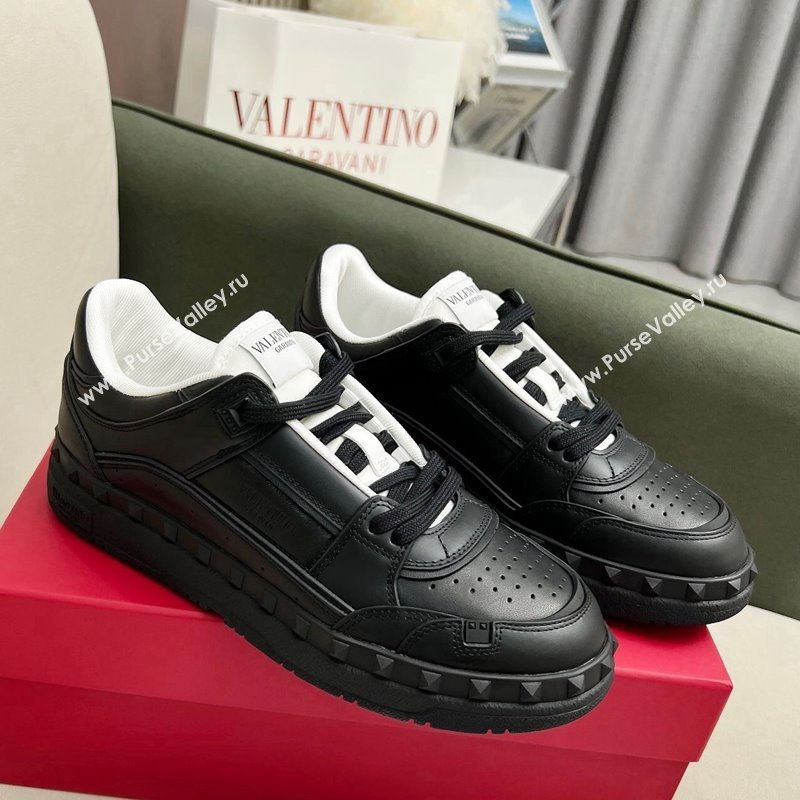 Valentino Freedots Low Top Calfskin Sneakers Black 2023 (MD-231121109)