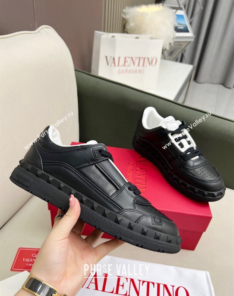 Valentino Freedots Low Top Calfskin Sneakers Black 2023 (MD-231121109)