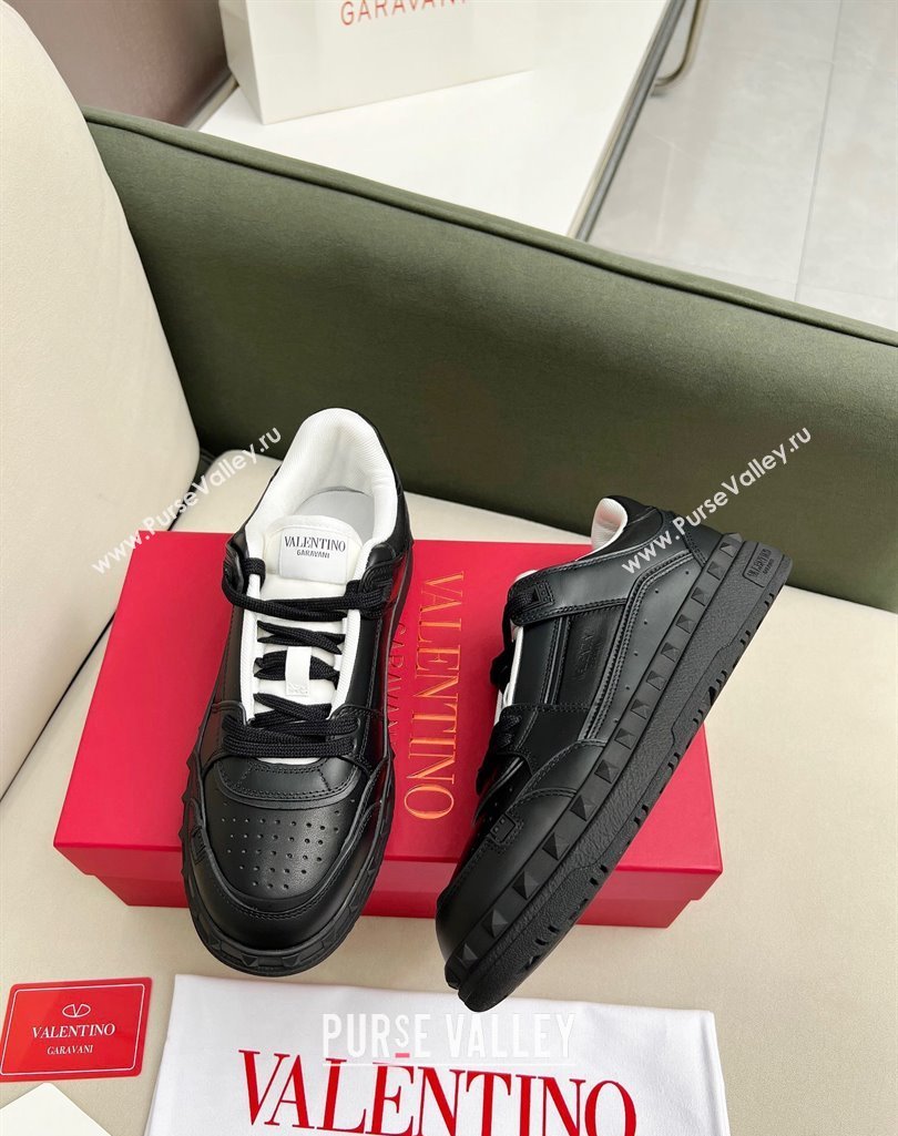 Valentino Freedots Low Top Calfskin Sneakers Black 2023 (MD-231121109)