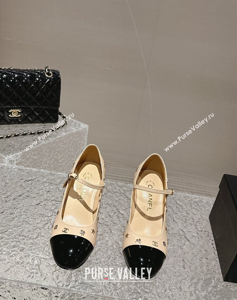 Chanel Lambskin Mary Janes Pumps with Logo Charm Beige 2023 CH11211 (MD-231121066)