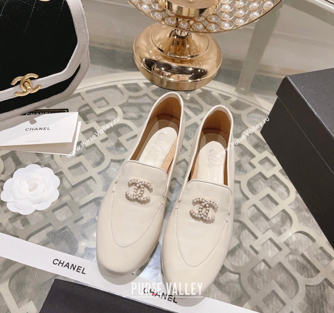 Chanel Lambskin Loafers with Pearls CC White 2023 CH120106 (MD-231201034)