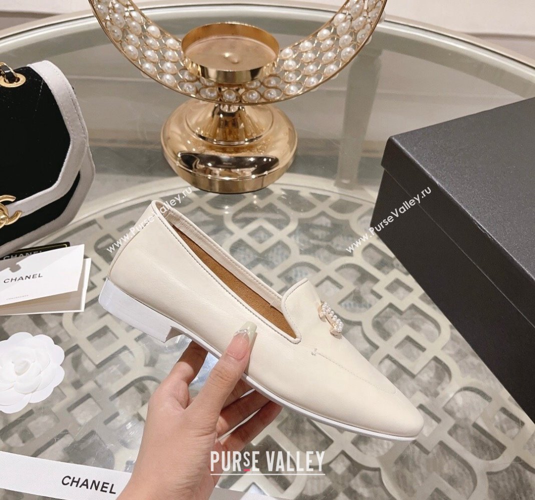 Chanel Lambskin Loafers with Pearls CC White 2023 CH120106 (MD-231201034)