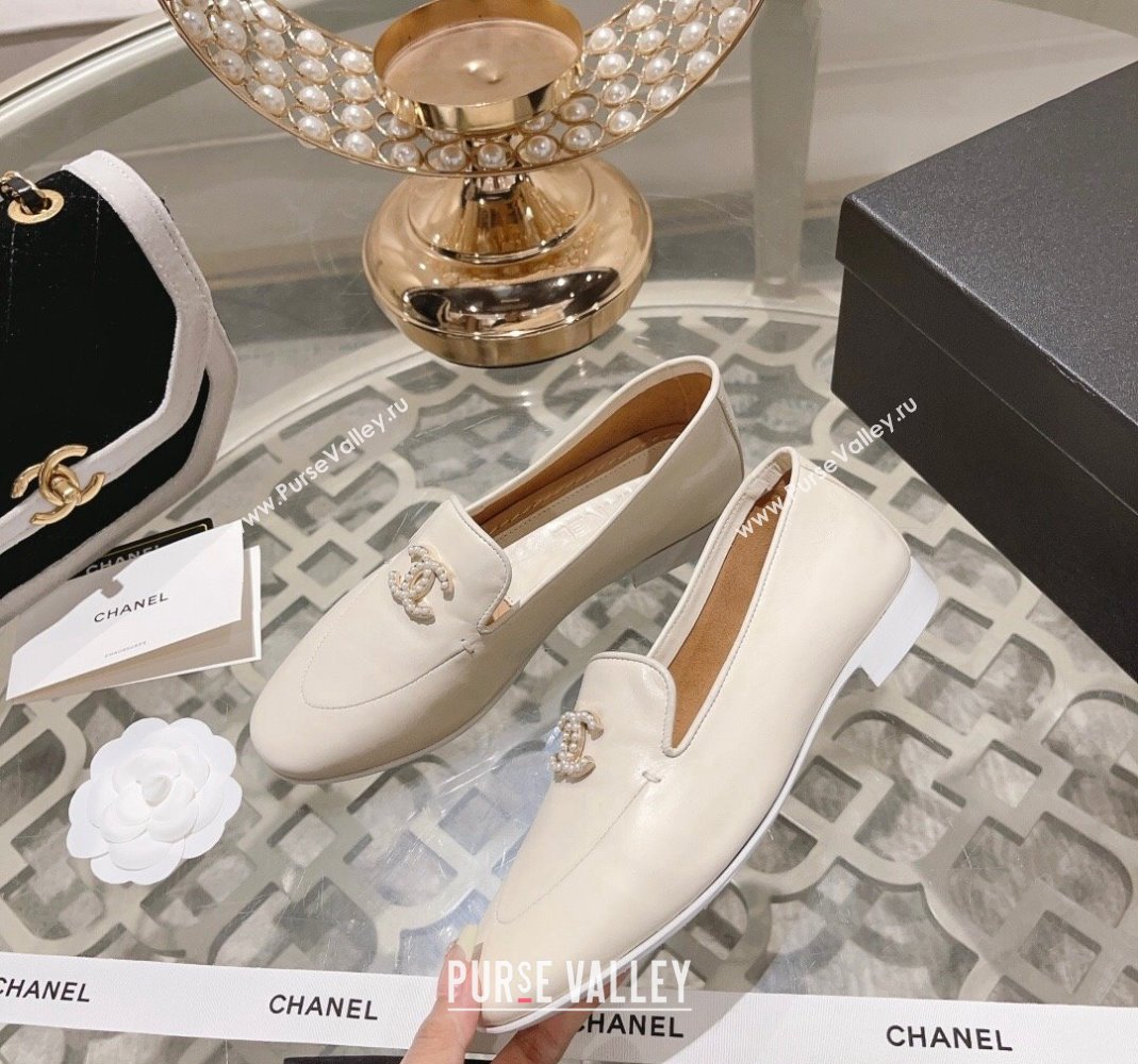 Chanel Lambskin Loafers with Pearls CC White 2023 CH120106 (MD-231201034)