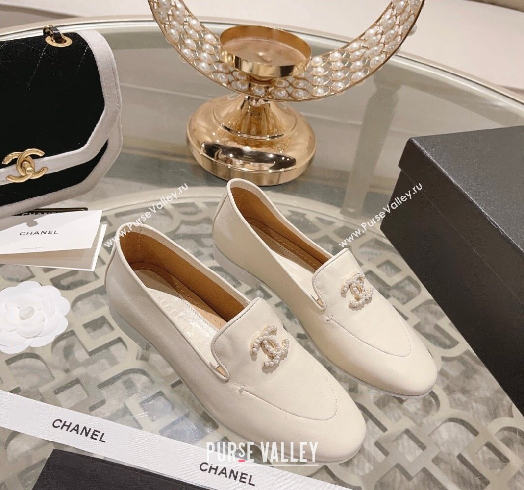 Chanel Lambskin Loafers with Pearls CC White 2023 CH120106 (MD-231201034)