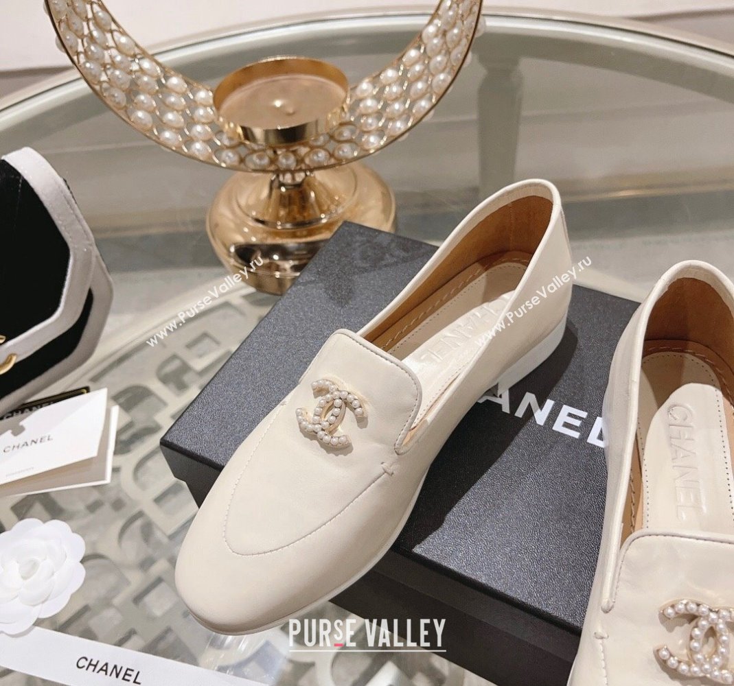 Chanel Lambskin Loafers with Pearls CC White 2023 CH120106 (MD-231201034)