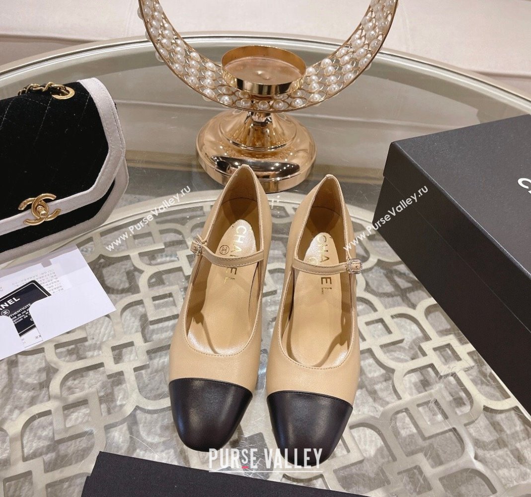 Chanel Lambskin and Calfskin Mary Janes Pumps 6.5cm Beige/Black 2023 CH120107 (MD-231201040)